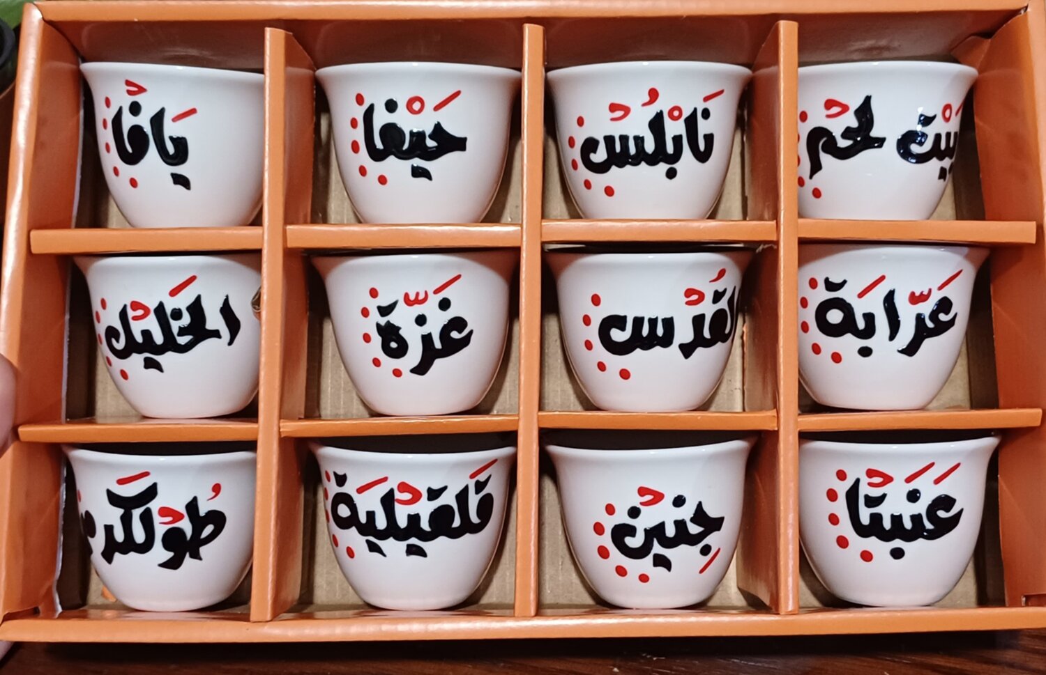 فناجين قهوة سادة 