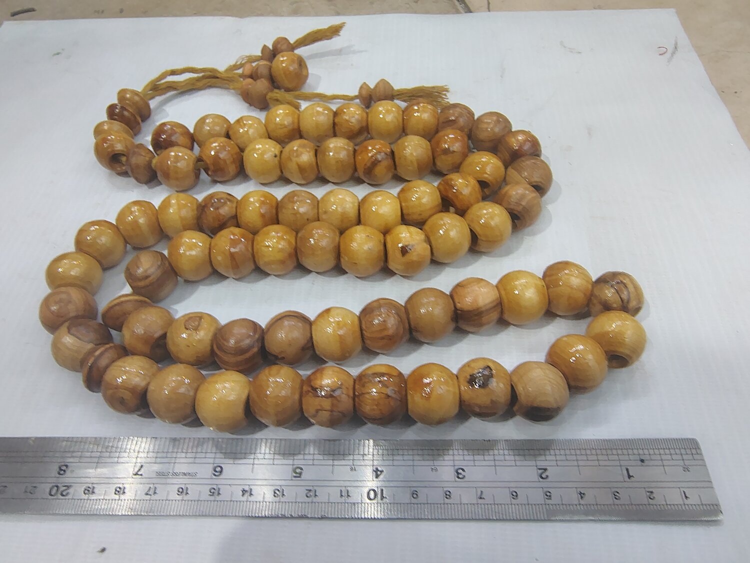 مسبحة مميزة من خشب الزيتون قطع يدوي الحجم الكبير