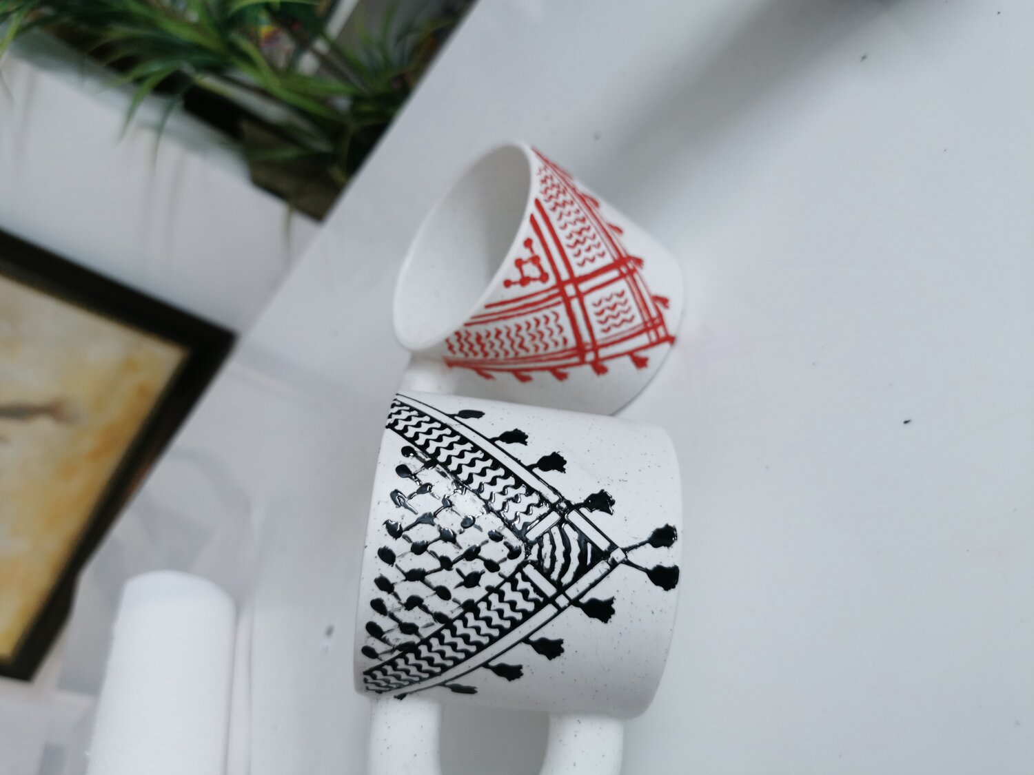 رسم على الاكواب.. مجات فناجين.. دلات قهوة 