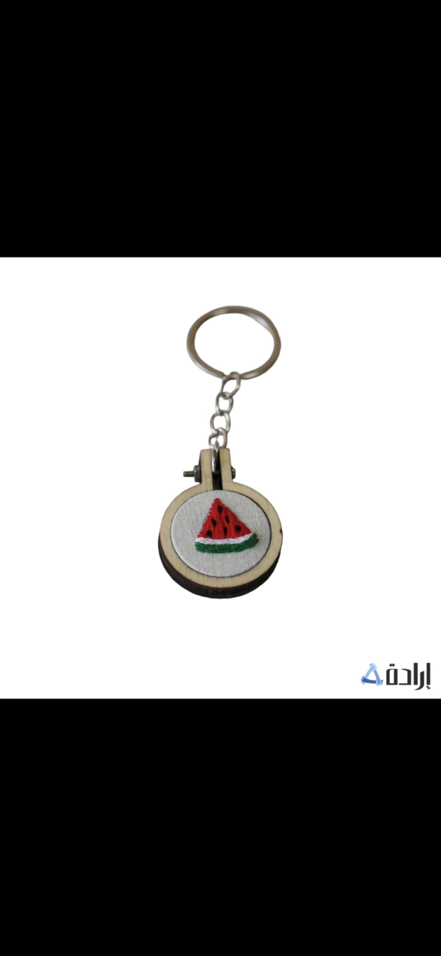 ميدالية خشبية مطرزة